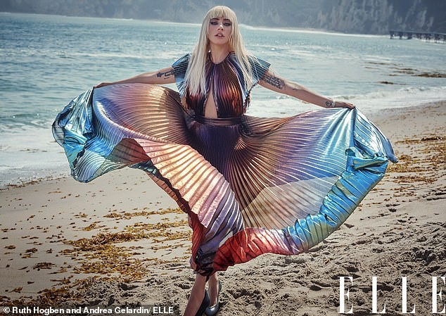 Lady Gaga táo bạo bán nude, trải lòng trên Elle - ảnh 3