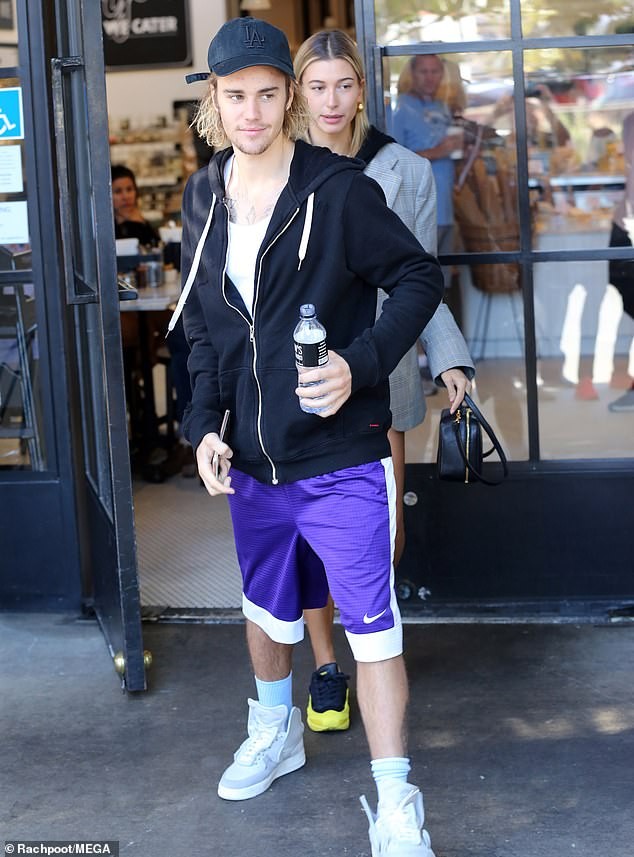 Vợ sắp cưới của Justin Bieber dáng chuẩn quyến rũ hút hồn - ảnh 19