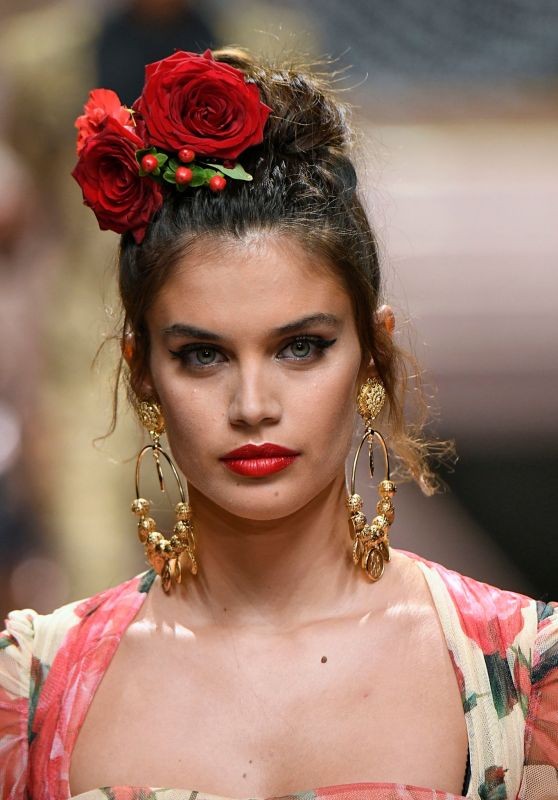 Mỹ nhân nội y Sara Sampaio dáng thon hoàn hảo - ảnh 8