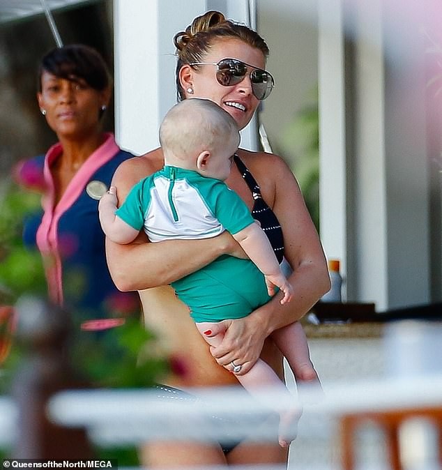 Vợ Wayne Rooney diện bikini thả dáng sau sinh 8 tháng - ảnh 3