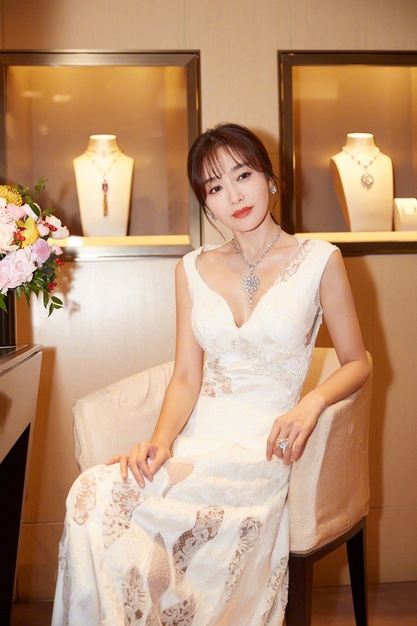 ‘Phú Sát Hoàng hậu’ Tần Lam thanh thoát quyến rũ tựa tiên nữ - ảnh 13