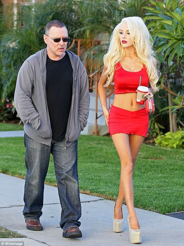 ‘Cô dâu 16 tuổi’ Courtney Stodden gợi tình với váy cuốn từ… bao tải - ảnh 4