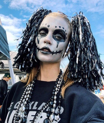 'Bỏng mắt' và 'cười ngất' với váy áo Halloween của dàn sao - ảnh 19