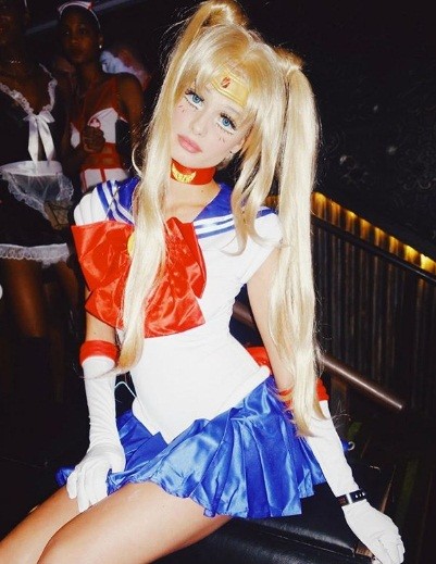 'Bỏng mắt' và 'cười ngất' với váy áo Halloween của dàn sao - ảnh 9