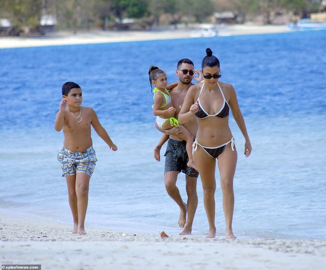Kim 'siêu vòng 3' dáng vóc tuyệt mỹ ở Bali - ảnh 22