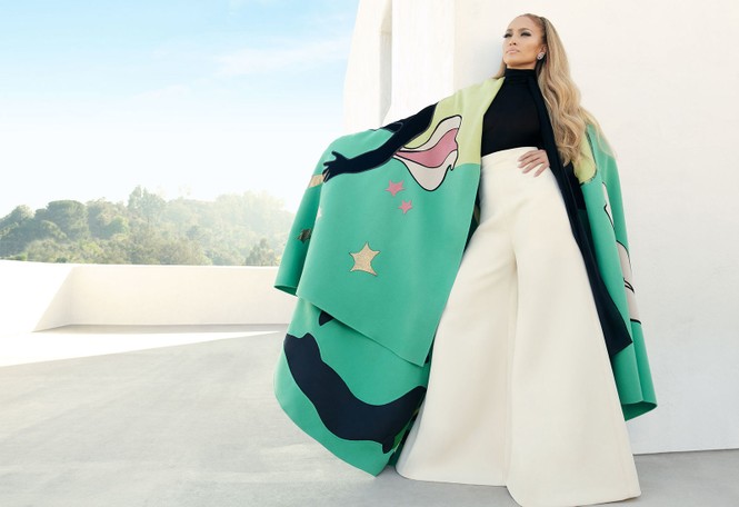 Jennifer Lopez hở táo bạo nóng bỏng dù sắp 50 tuổi - ảnh 6