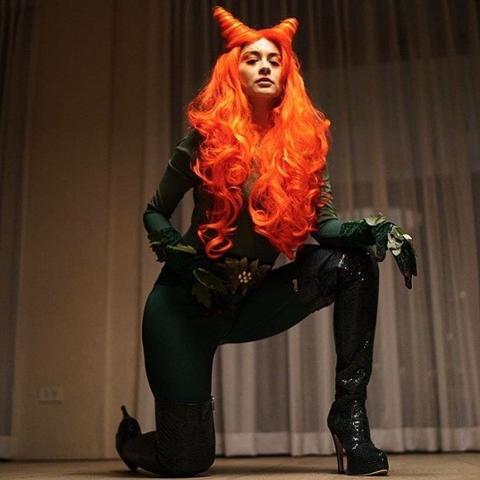Ngắm váy áo Halloween quá đỗi gợi cảm của dàn người đẹp Hollywood - ảnh 23