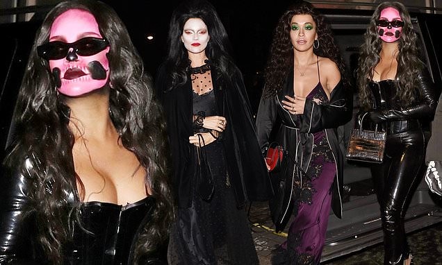 Ngắm váy áo Halloween quá đỗi gợi cảm của dàn người đẹp Hollywood - ảnh 16