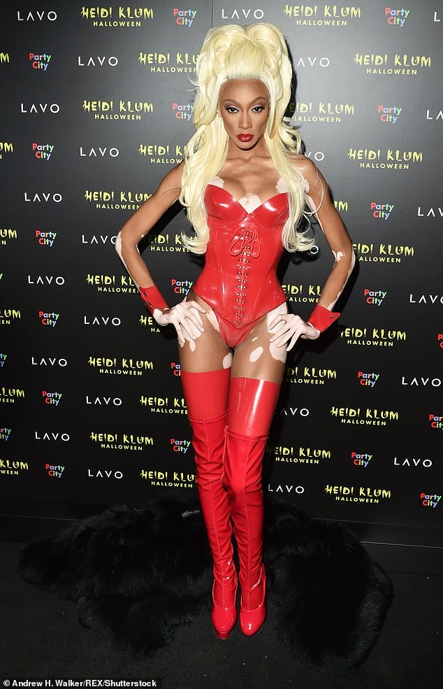 Ngắm váy áo Halloween quá đỗi gợi cảm của dàn người đẹp Hollywood - ảnh 7