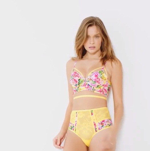 Hé lộ dàn ca sĩ trình diễn trong đêm nội y Victoria’s Secret 2018 - ảnh 10