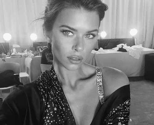 Hậu trường sôi động các mỹ nhân nội y Victoria's Secret trước giờ G - ảnh 44