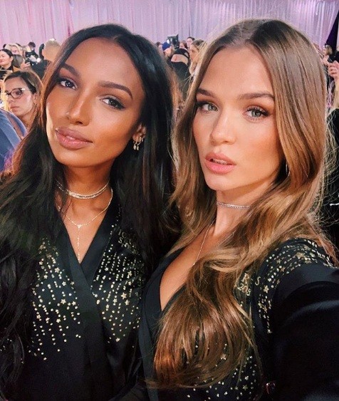 Hậu trường sôi động các mỹ nhân nội y Victoria's Secret trước giờ G - ảnh 20