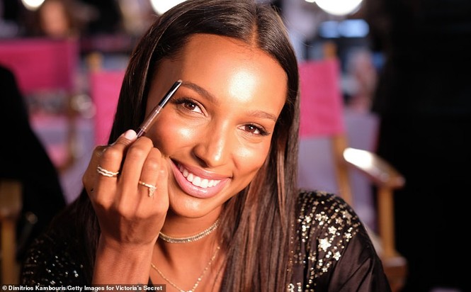 Hậu trường sôi động các mỹ nhân nội y Victoria's Secret trước giờ G - ảnh 21