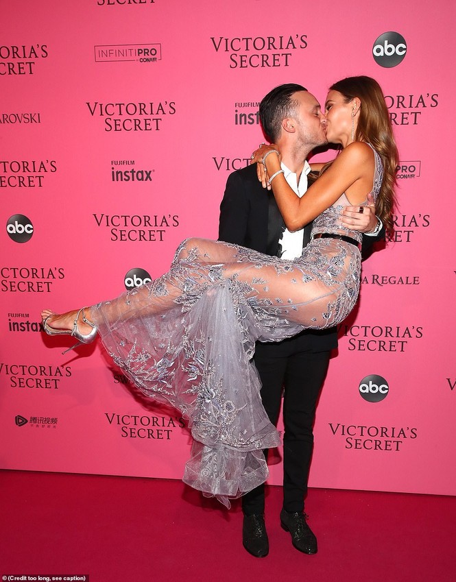 Dàn thiên thần nội y nóng bỏng sau show Victoria’s Secret Show 2018 - ảnh 15