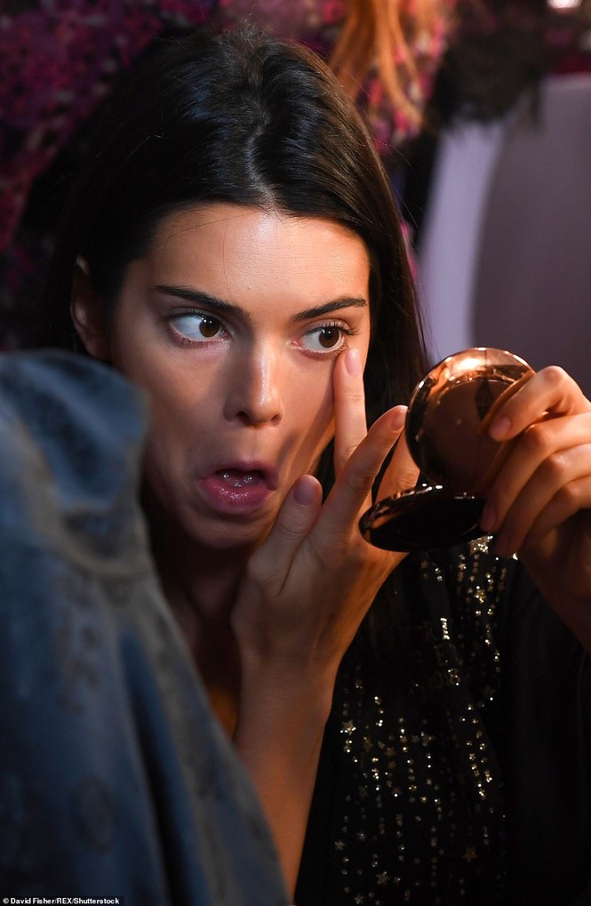 Hậu trường sôi động các mỹ nhân nội y Victoria's Secret trước giờ G - ảnh 35