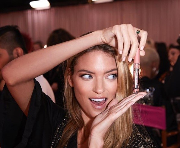 Hậu trường sôi động các mỹ nhân nội y Victoria's Secret trước giờ G - ảnh 57