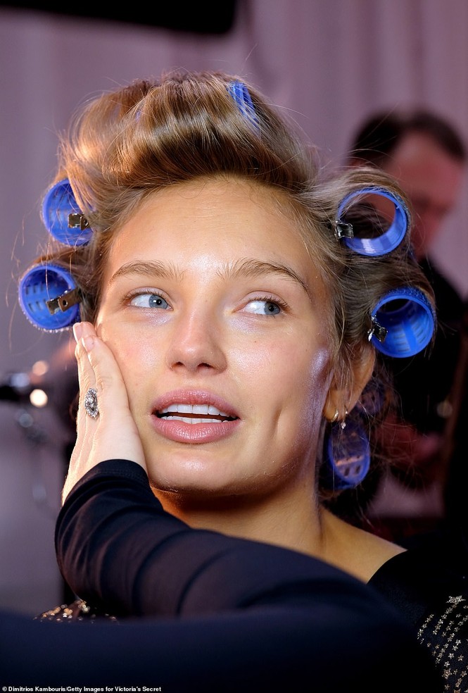 Hậu trường sôi động các mỹ nhân nội y Victoria's Secret trước giờ G - ảnh 30
