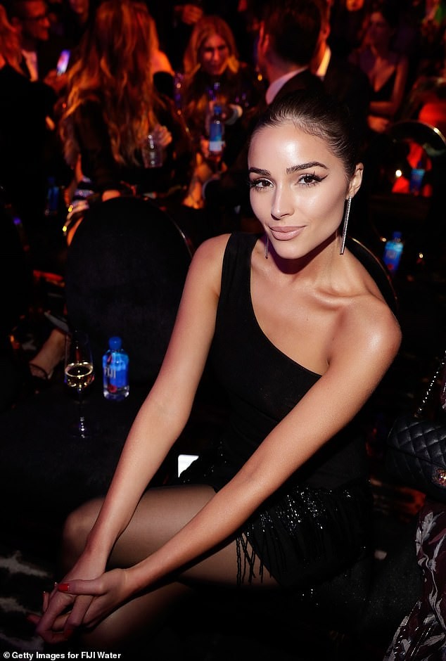 Olivia Culpo đầm đỏ siêu ngắn quá đỗi gợi tình dự tiệc tối - ảnh 12