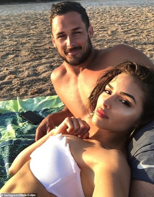 Olivia Culpo đầm đỏ siêu ngắn quá đỗi gợi tình dự tiệc tối - ảnh 1