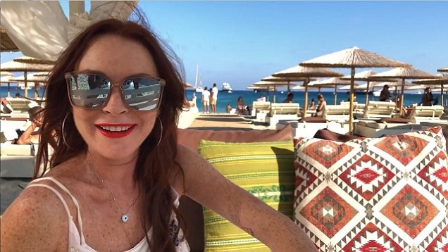 'Cô nàng lắm chiêu' Lindsay Lohan tái xuất gợi tình - ảnh 6