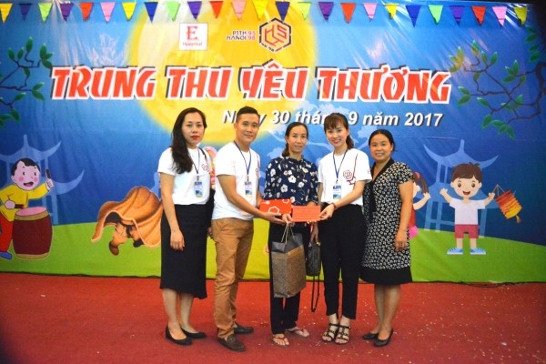 'Trung thu yêu thương' đến với các bệnh nhi tại viện E - ảnh 4