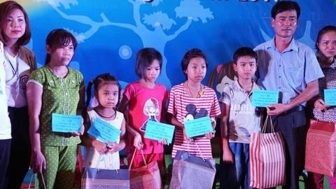 'Trung thu yêu thương' đến với các bệnh nhi tại viện E - ảnh 6