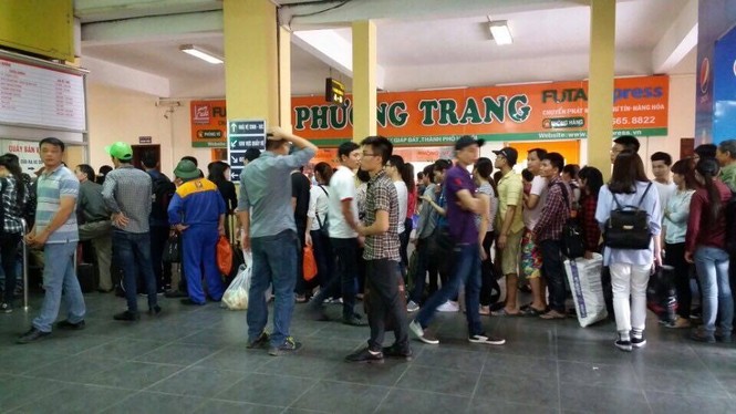 Bến xe “cháy” vé trong ngày nghỉ lễ - ảnh 6