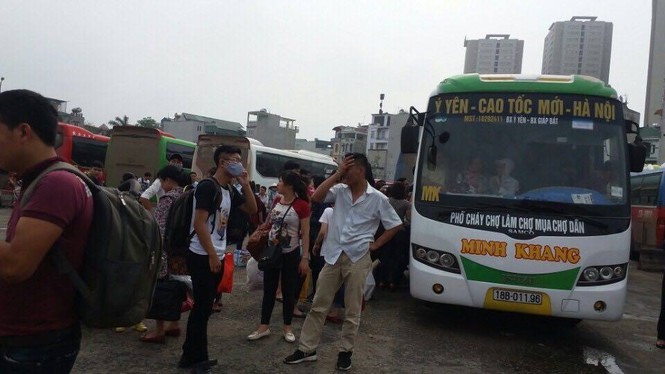 Bến xe “cháy” vé trong ngày nghỉ lễ - ảnh 7