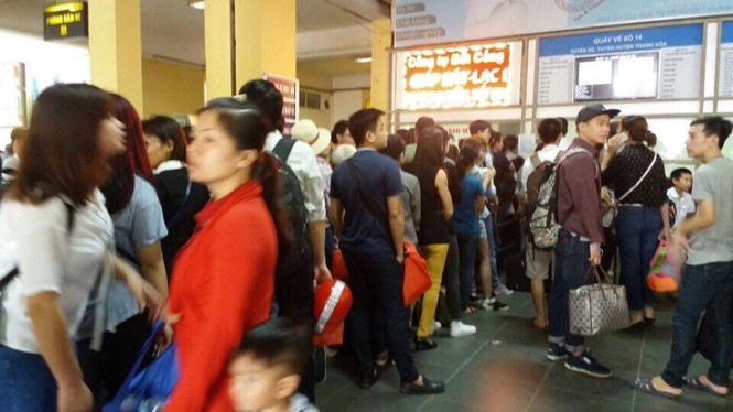 Bến xe “cháy” vé trong ngày nghỉ lễ - ảnh 5