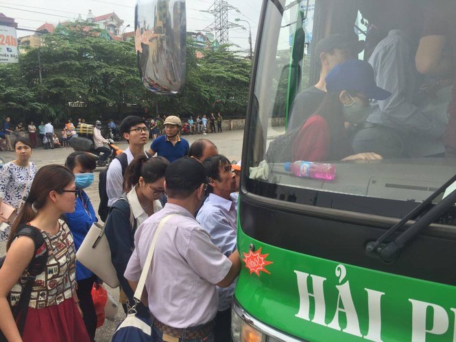 Bến xe “cháy” vé trong ngày nghỉ lễ - ảnh 13