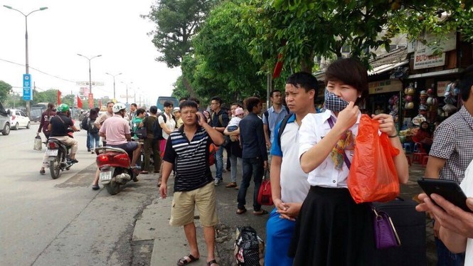 Bến xe “cháy” vé trong ngày nghỉ lễ - ảnh 4