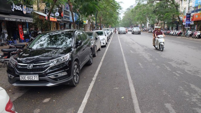 đỗ xe trên hè, đỗ xe chéo, phạt đỗ xe, lý thường kiệt, trần hưng đạo, thí điểm đỗ xe thông minh - ảnh 1