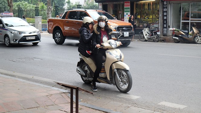 Đóng cửa bãi xe Văn Miếu, du khách chịu cảnh 'chặt chém' để vào di tích - ảnh 6