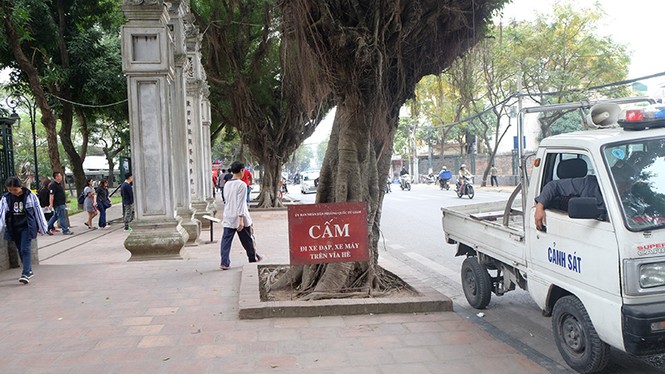 Đóng cửa bãi xe Văn Miếu, du khách chịu cảnh 'chặt chém' để vào di tích - ảnh 12