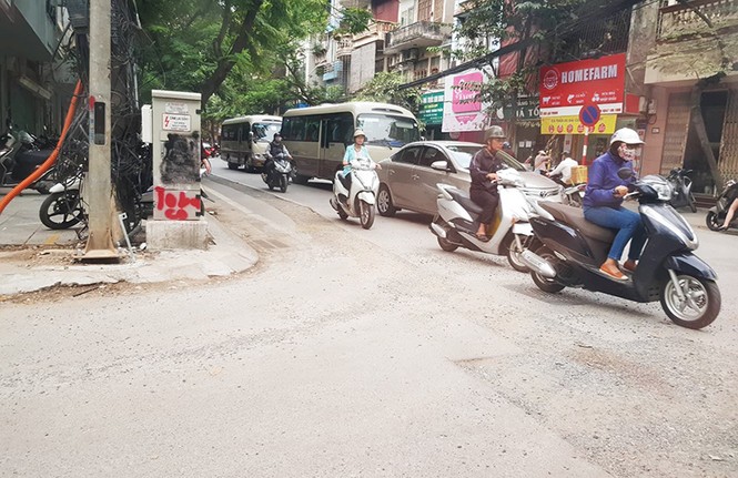 lòng đường, vỉa hè, đào xới, hai bà trưng, quận hoàn kiếm, chương dương, thanh tra, lát đá vỉa hè - ảnh 1
