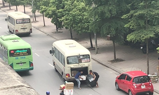 5 lực lượng + camera phạt nguội, lòng đường vẫn như bến xe lậu - ảnh 1