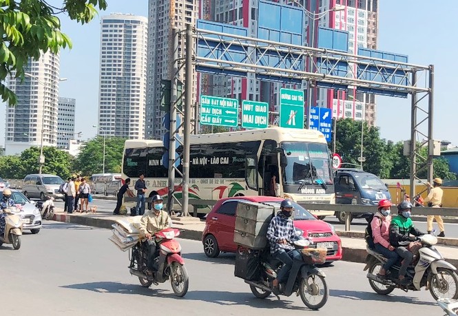 Xử lý xe khách chạy xuyên tâm biến đường thành 'bến cóc' - ảnh 1