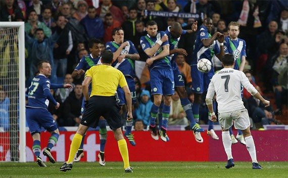Ronaldo lập hat-trick, Real ngược dòng vào bán kết - ảnh 2