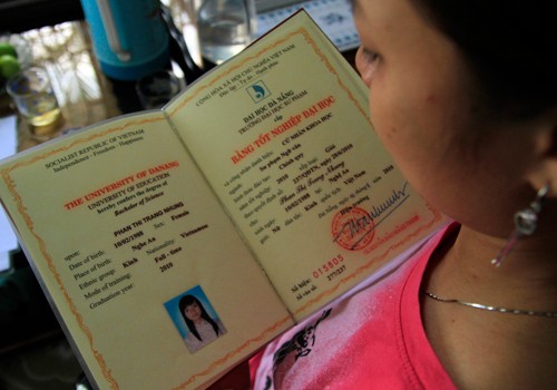 Thạc sĩ, cử nhân cất bằng đi học trung cấp - ảnh 1