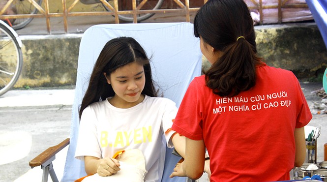 Sinh viên Học viện Tài chính hiến máu cứu người - ảnh 2