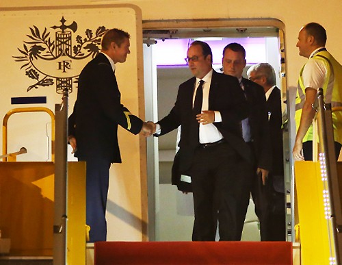 Tổng thống Pháp Francois Hollande đến TPHCM - ảnh 1