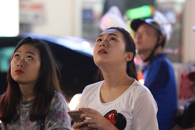 Giới trẻ Hà Thành “săn” siêu Trăng - ảnh 5