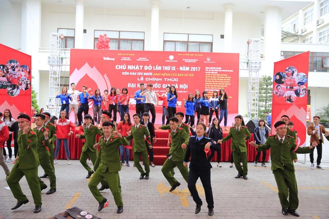Chủ Nhật Đỏ 2017, Báo Tiền Phong - ảnh 48