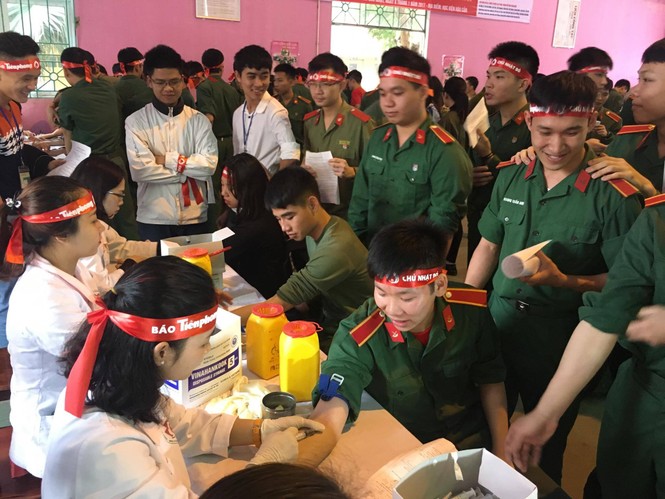 Chủ Nhật Đỏ 2017, Báo Tiền Phong - ảnh 66