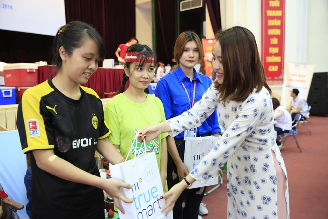 Chủ Nhật Đỏ 2017, Báo Tiền Phong - ảnh 18