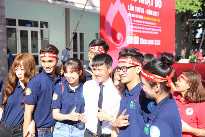 Chủ Nhật Đỏ 2017, Báo Tiền Phong - ảnh 38