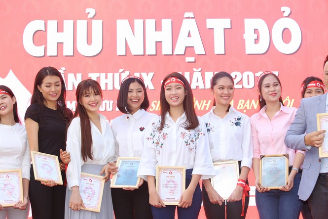Chủ Nhật Đỏ 2017, Báo Tiền Phong - ảnh 41
