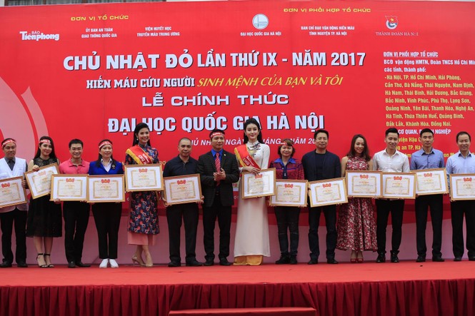 Chủ Nhật Đỏ 2017, Báo Tiền Phong - ảnh 45