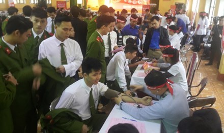 Chủ Nhật Đỏ 2017, Báo Tiền Phong - ảnh 99