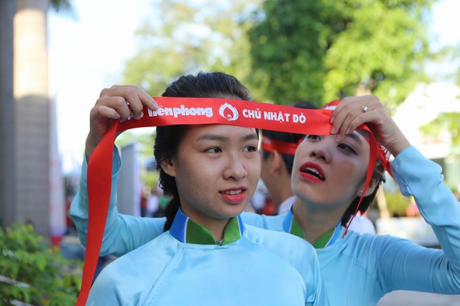 Chủ Nhật Đỏ 2017, Báo Tiền Phong - ảnh 85